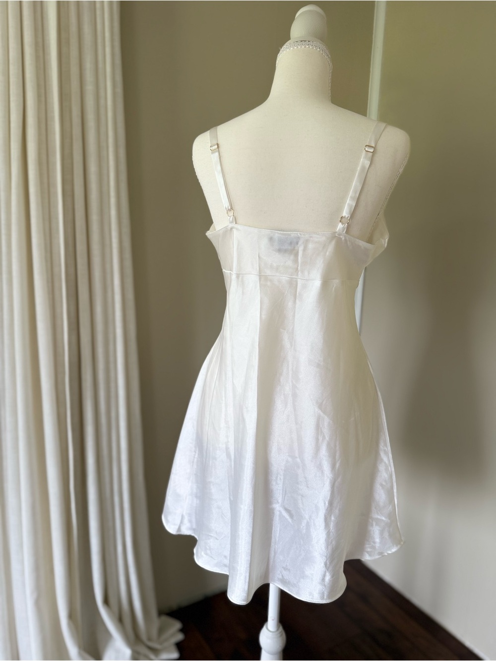 Bridal Lace Chemise 🤍 Jones New York White Lace-Trim Satin Slip Bow Wedding PJs - Picture 8 of 10